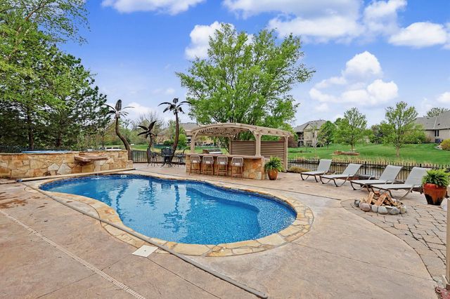 2525 N Loch Lomond Ct, Wichita, KS 67228