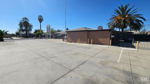 306 Roberts Lane, Bakersfield, CA 93308