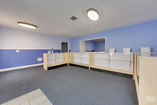 306 Roberts Lane, Bakersfield, CA 93308