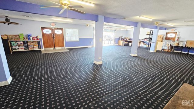 306 Roberts Lane, Bakersfield, CA 93308