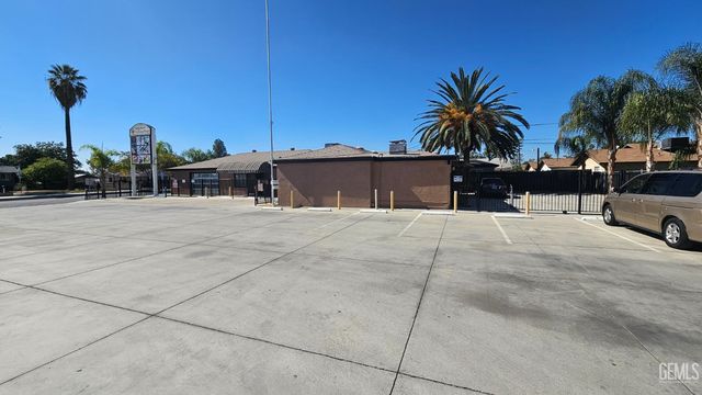 306 Roberts Lane, Bakersfield, CA 93308