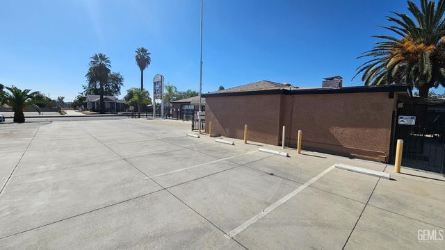 306 Roberts Lane, Bakersfield, CA 93308