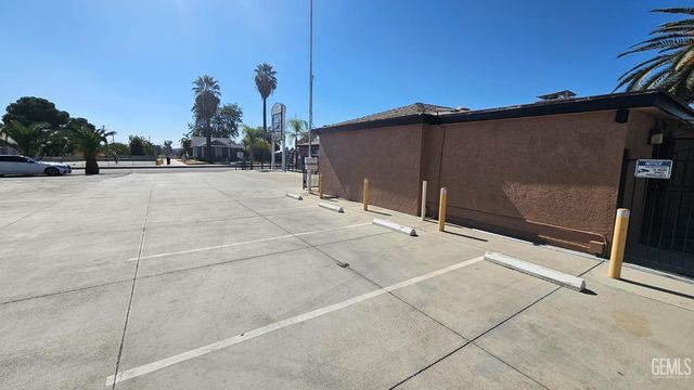 306 Roberts Lane, Bakersfield, CA 93308