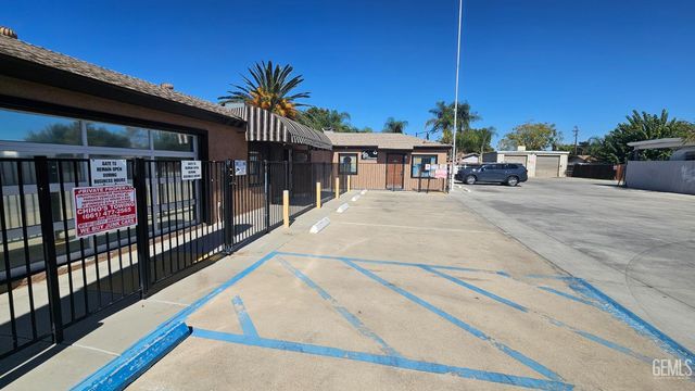 306 Roberts Lane, Bakersfield, CA 93308