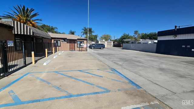 306 Roberts Lane, Bakersfield, CA 93308