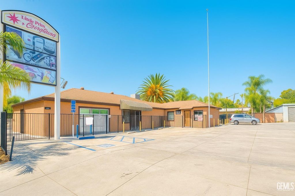 306 Roberts Lane, Bakersfield, CA 93308