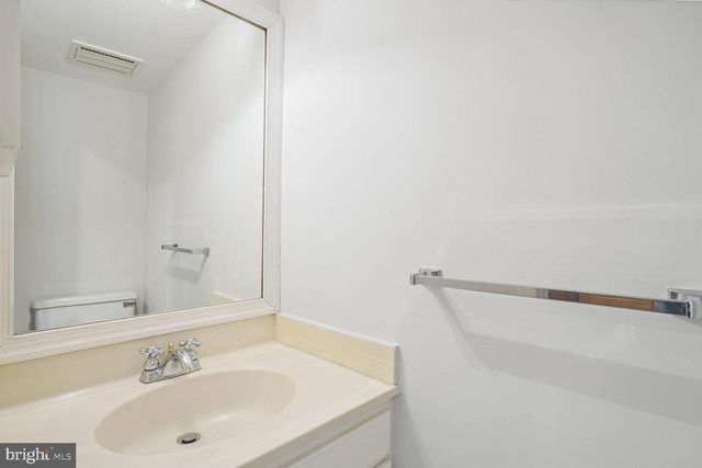 4375 EMBASSY PARK DR NW, Washington, DC 20016