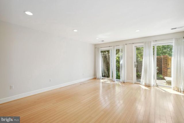 4375 EMBASSY PARK DR NW, Washington, DC 20016