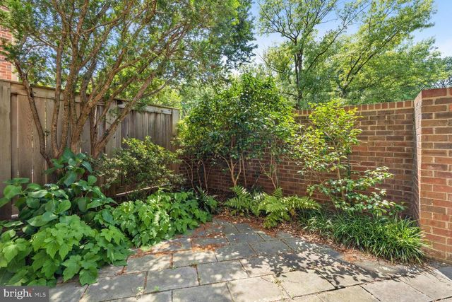 4375 EMBASSY PARK DR NW, Washington, DC 20016