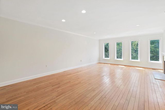 4375 EMBASSY PARK DR NW, Washington, DC 20016