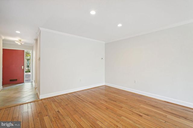 4375 EMBASSY PARK DR NW, Washington, DC 20016