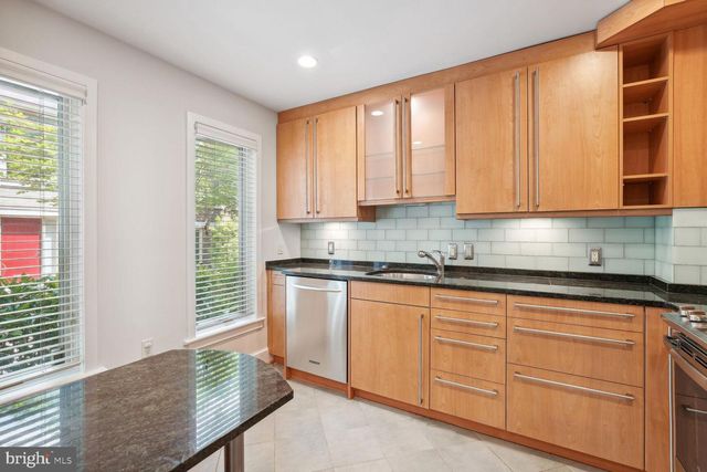 4375 EMBASSY PARK DR NW, Washington, DC 20016