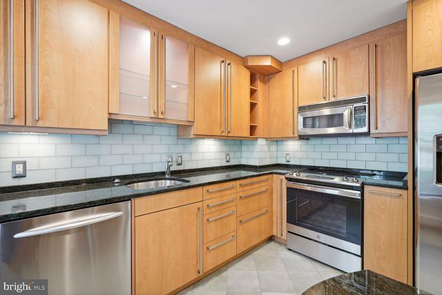 4375 EMBASSY PARK DR NW, Washington, DC 20016