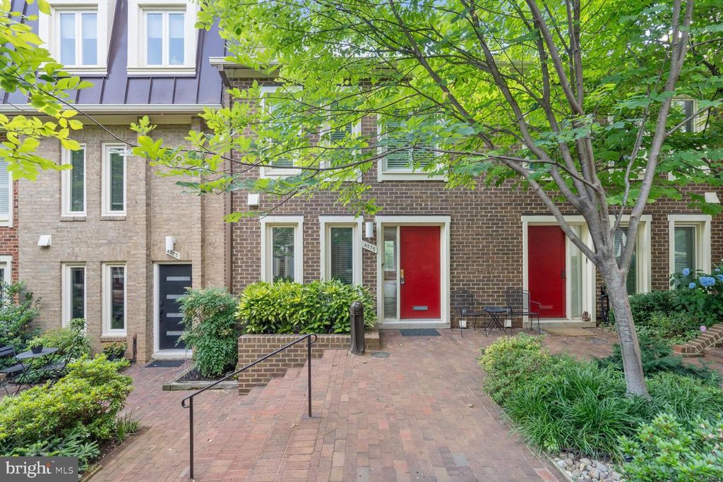 4375 EMBASSY PARK DR NW, Washington, DC 20016