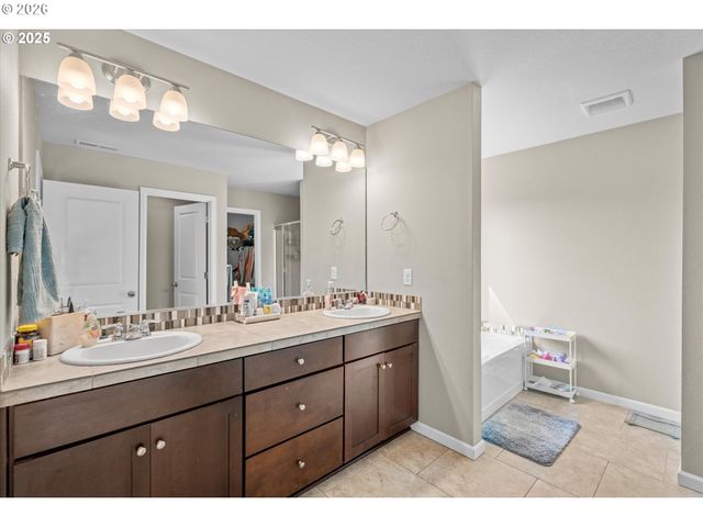 12318 Ne 109TH Way, Vancouver, WA 98682