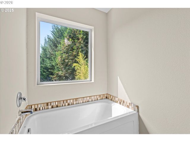 12318 Ne 109TH Way, Vancouver, WA 98682