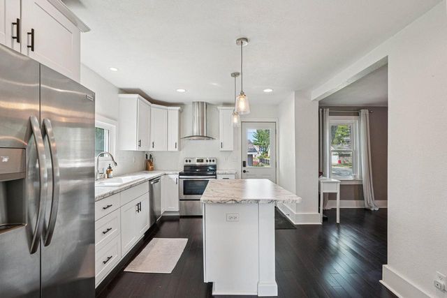 402 W 3rd STREET, Oconomowoc, WI 53066