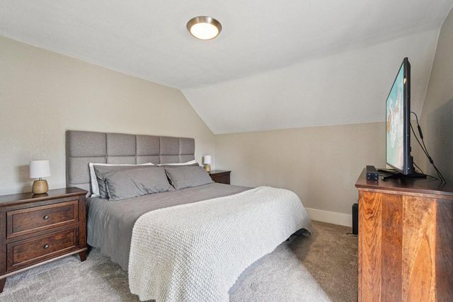 402 W 3rd STREET, Oconomowoc, WI 53066