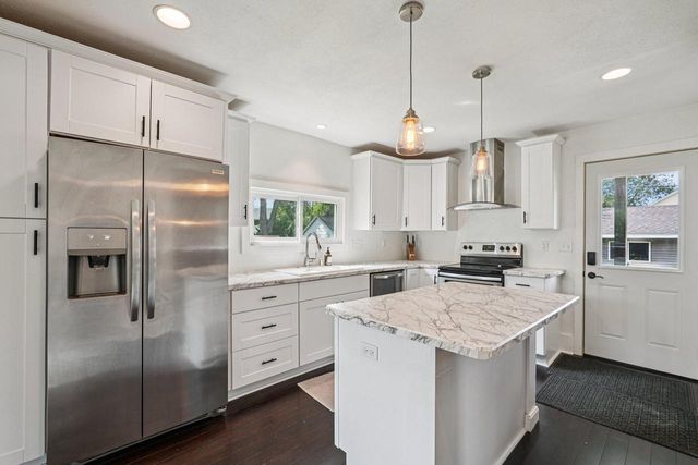 402 W 3rd STREET, Oconomowoc, WI 53066