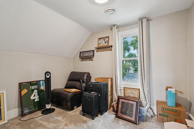 402 W 3rd STREET, Oconomowoc, WI 53066