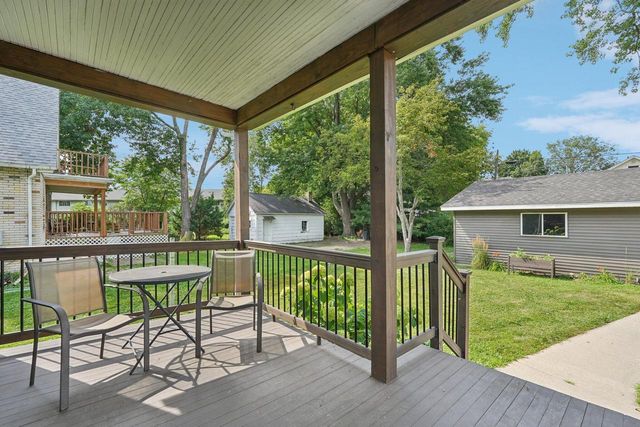 402 W 3rd STREET, Oconomowoc, WI 53066
