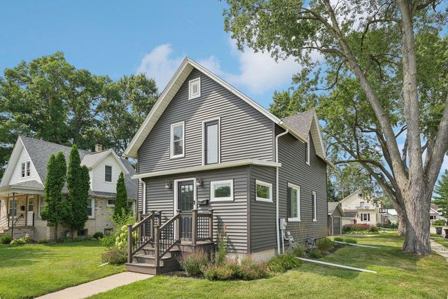402 W 3rd STREET, Oconomowoc, WI 53066