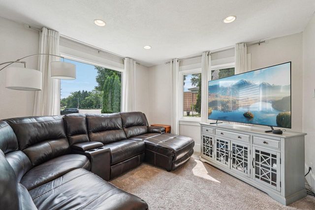 402 W 3rd STREET, Oconomowoc, WI 53066