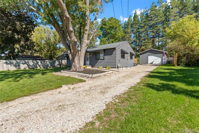 4023 Dallas Street, Burton, MI 48519