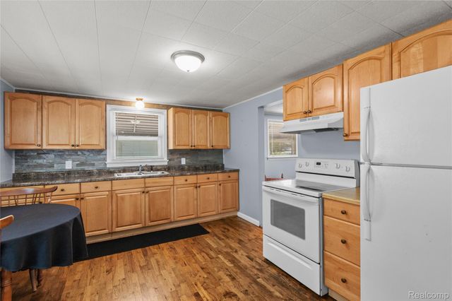 4023 Dallas Street, Burton, MI 48519