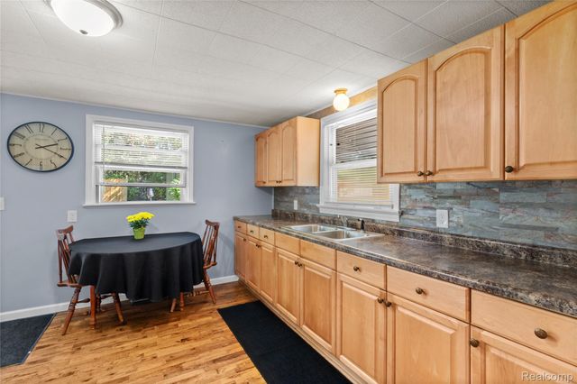 4023 Dallas Street, Burton, MI 48519