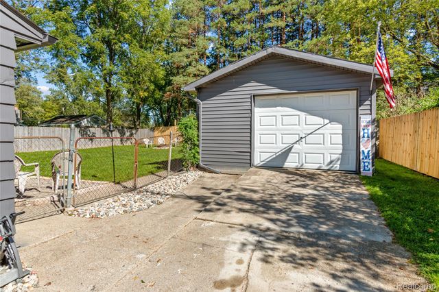 4023 Dallas Street, Burton, MI 48519