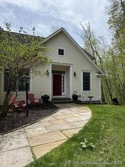 29 Chestnut Hill Road, West Hartford, CT 06107