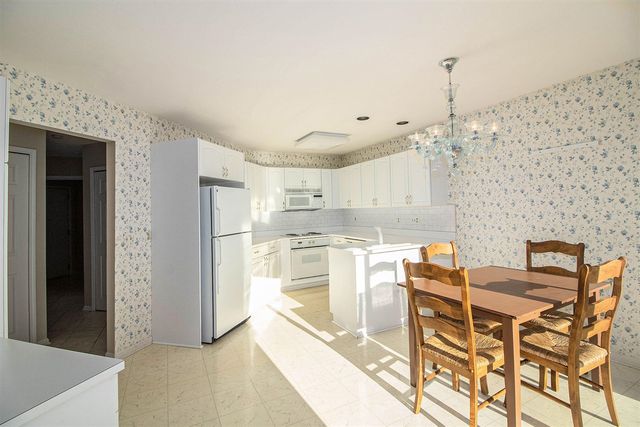 29470 Cove Creek Lane, Farmington Hills, MI 48334