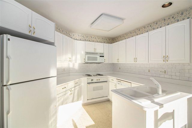 29470 Cove Creek Lane, Farmington Hills, MI 48334