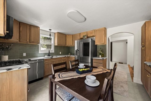 46 Old Powder House Road, Lakeville, MA 02347