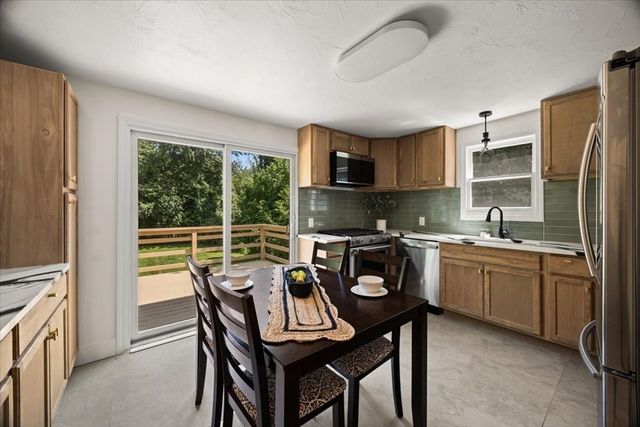 46 Old Powder House Road, Lakeville, MA 02347