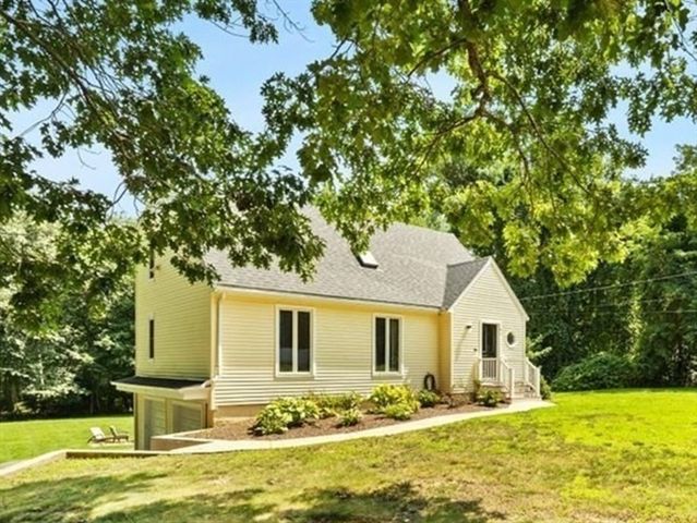 46 Old Powder House Road, Lakeville, MA 02347
