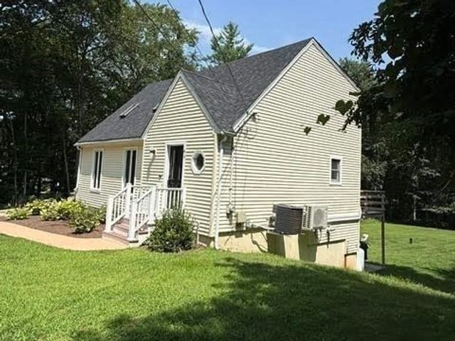 46 Old Powder House Road, Lakeville, MA 02347