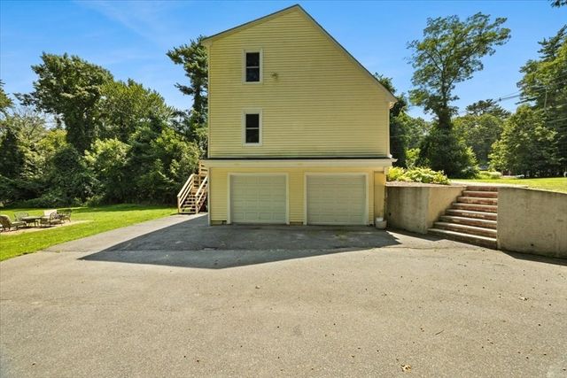46 Old Powder House Road, Lakeville, MA 02347