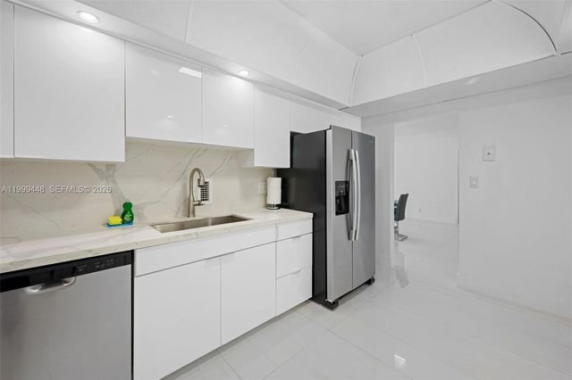 4001 S Ocean Drive 15B, Hollywood, FL 33019