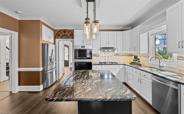 905 McDowell Drive, Greensboro, NC 27408