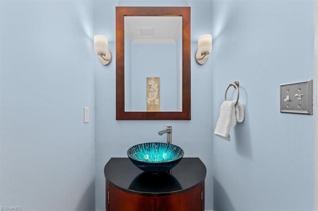 905 McDowell Drive, Greensboro, NC 27408