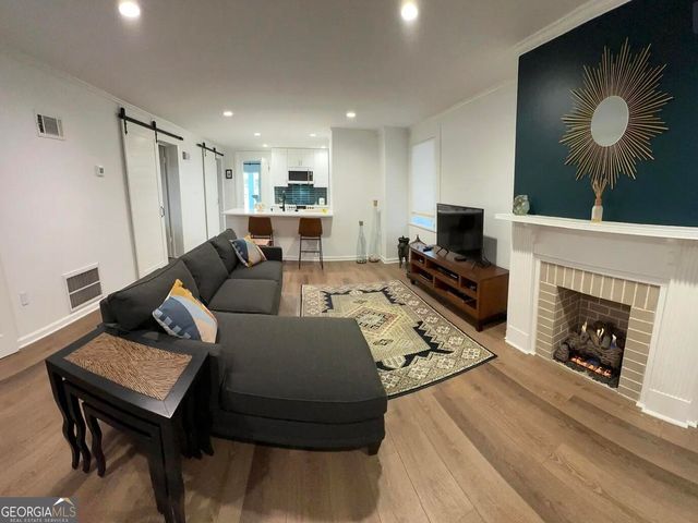 204 E Liberty Street, Savannah, GA 31401