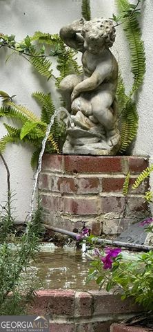 204 E Liberty Street, Savannah, GA 31401