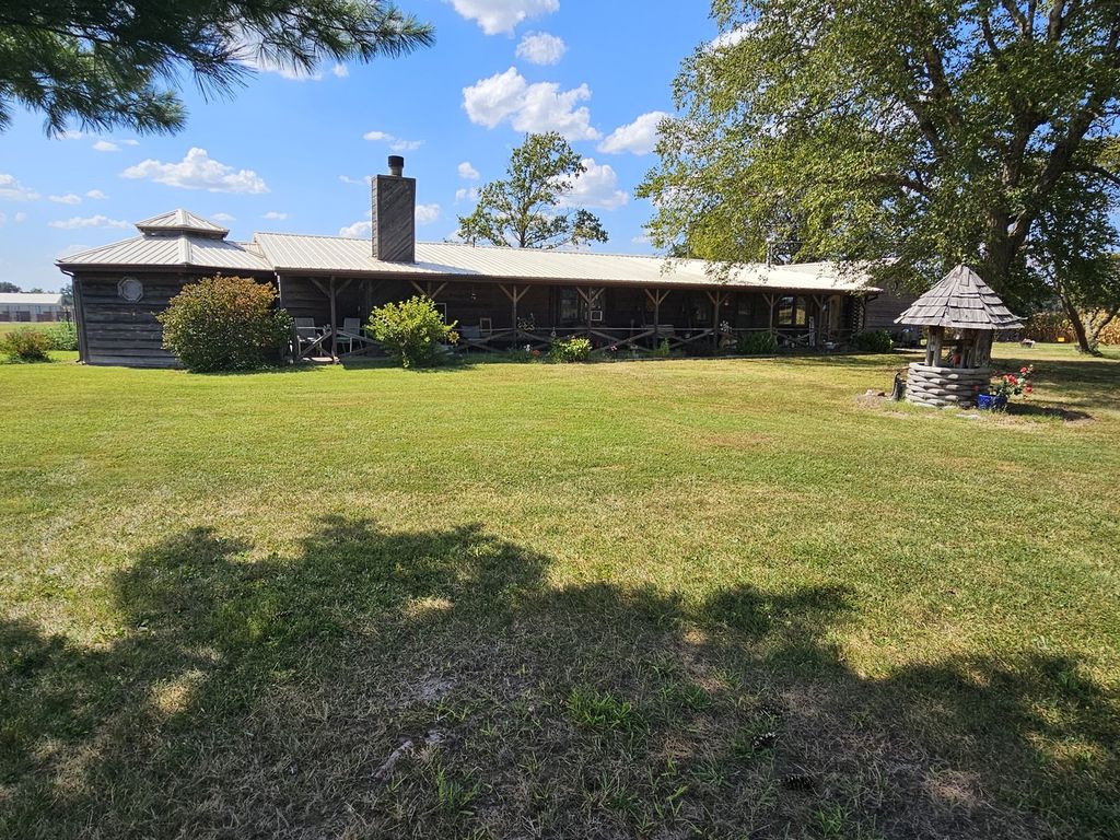 Image 2 of property listing at 8253 N Nason Lane, Mt Vernon, IL 62864