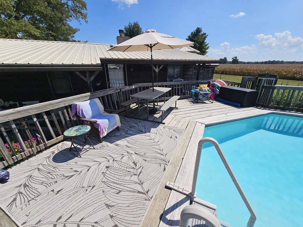 Image 11 of property listing at 8253 N Nason Lane, Mt Vernon, IL 62864