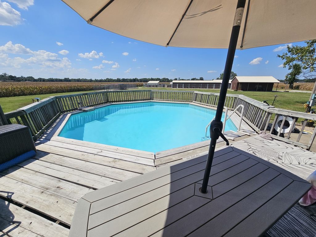 Image 12 of property listing at 8253 N Nason Lane, Mt Vernon, IL 62864