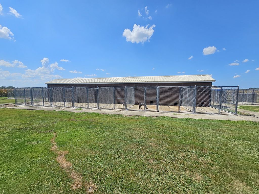 Image 18 of property listing at 8253 N Nason Lane, Mt Vernon, IL 62864
