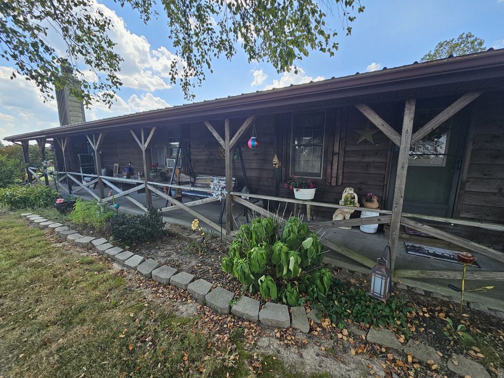 Image 3 of property listing at 8253 N Nason Lane, Mt Vernon, IL 62864