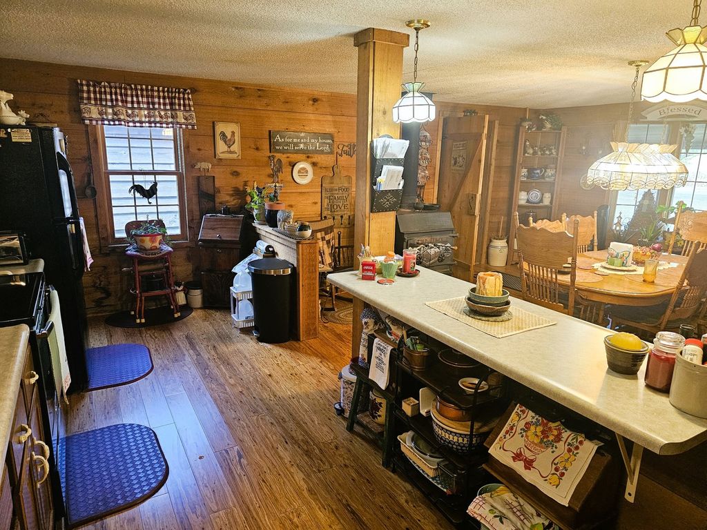 Image 35 of property listing at 8253 N Nason Lane, Mt Vernon, IL 62864